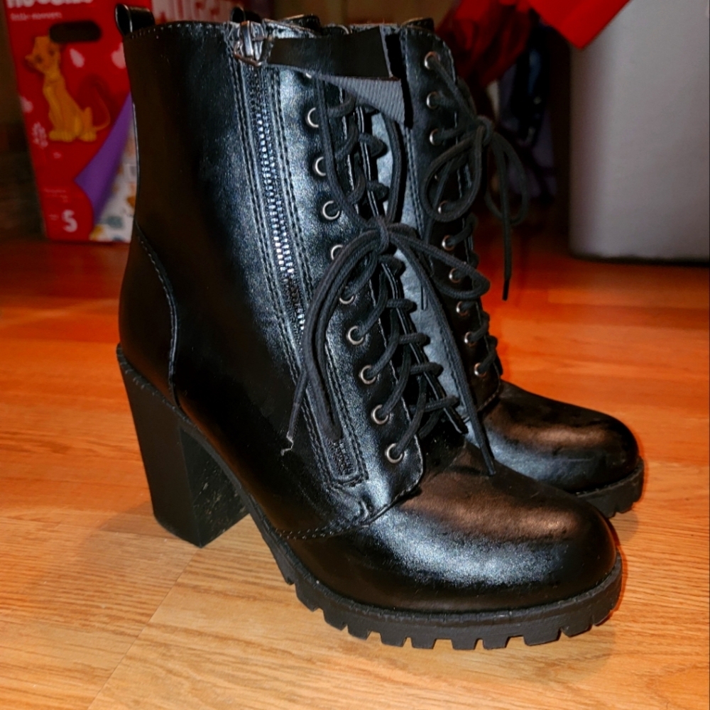 Soda Malia Round Toe Stacked Lug Heel Lace Up Ankle Booties